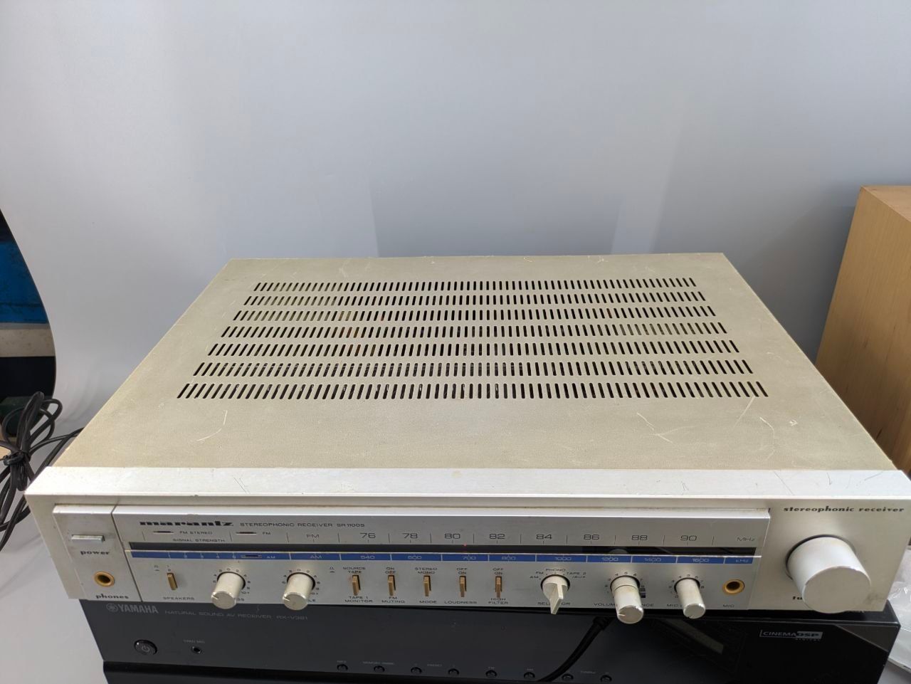 【動作確認済】marantz マランツ SR 1100S ステレオレシーバー プリメインアンプ FM/AMチューナー ヴィンテージ オーディオ 昭和レトロ シルバー 銘機 希少品 メンテナンス清掃済 音響機器 1980年