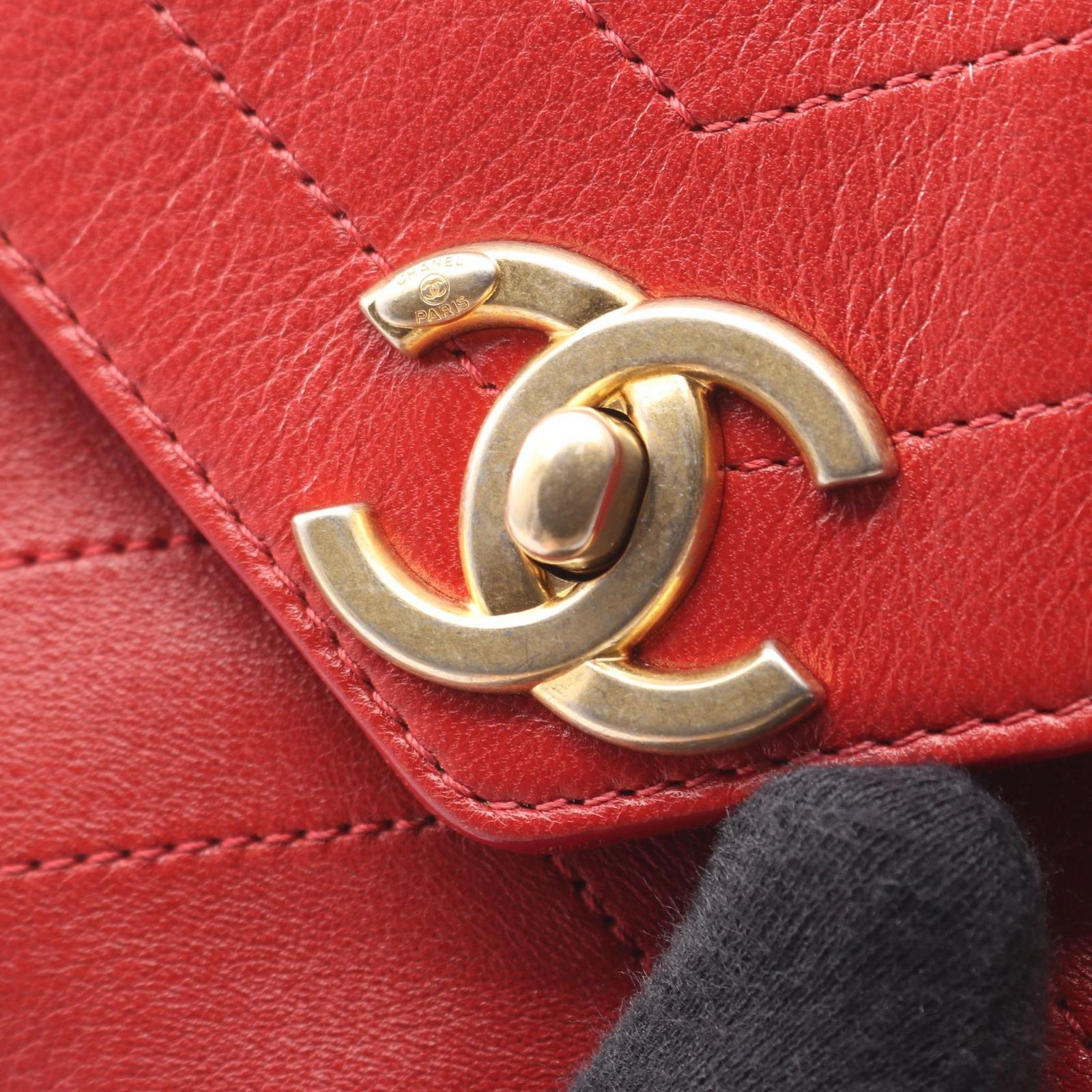 シャネル CHANEL ショルダーバッグ シェブロン Vステッチ レッド 