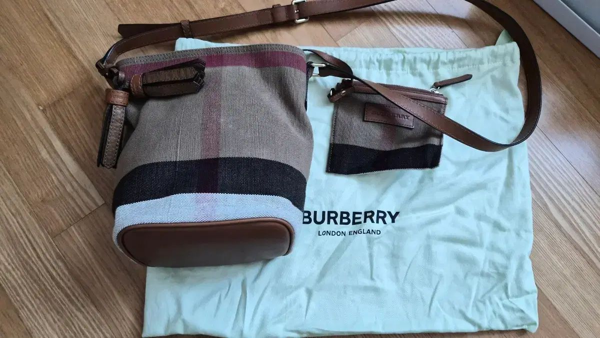 バーバリー アッシュ HOBO BAG スモール ブラウン