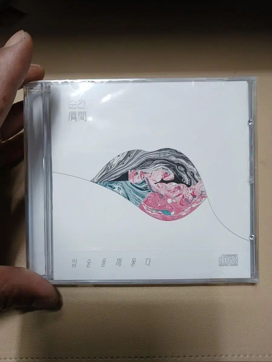IU 韓国 展示会 ー 唇を 噛む CD 未開封