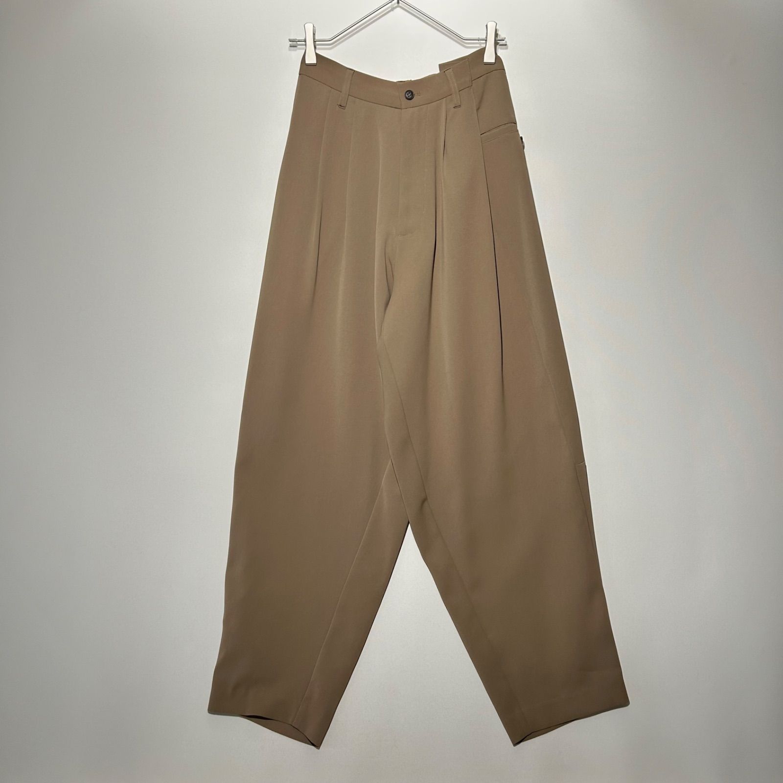 アメリ　AMERI　スラックス パンツ FOLD TUCK OVAL PANTS　ベージュ