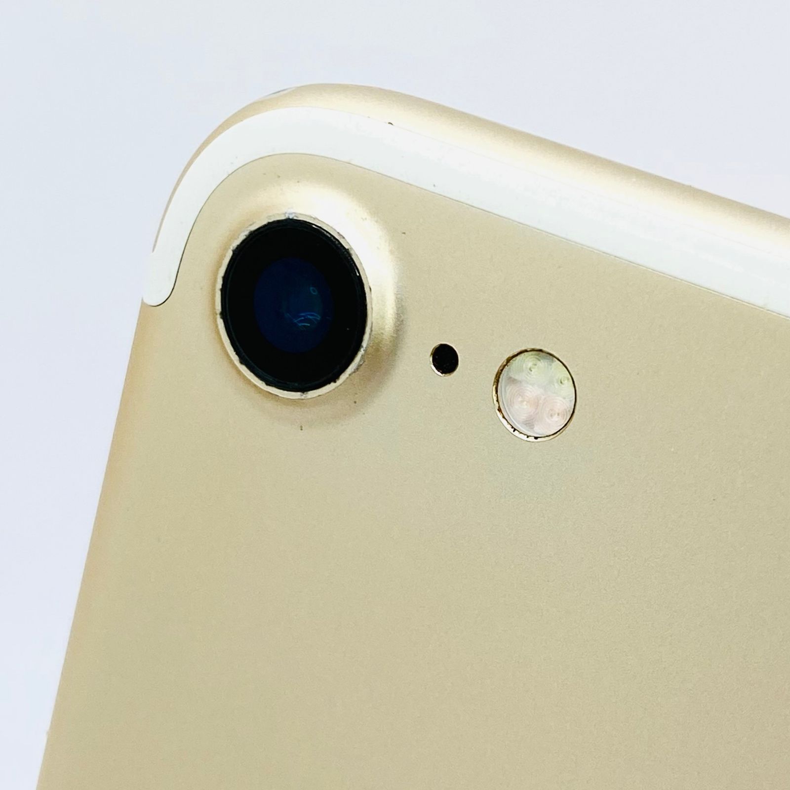 docomo iPhone7 32GB ゴールド MNCG2J/A SIMロック解除済み 利用制限〇
