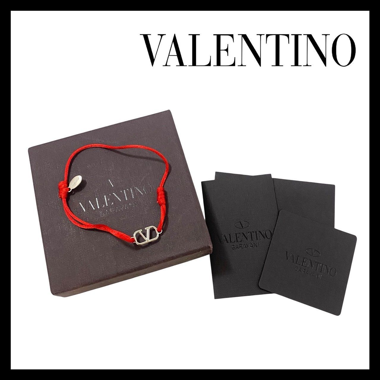 【VALENTINO】Vロゴ シグネチャー コットン ブレスレット レッド/赤 シルバーカラー UY2J0M96DTK バングル ヴァレンティノ (SER-7532) 10,625円