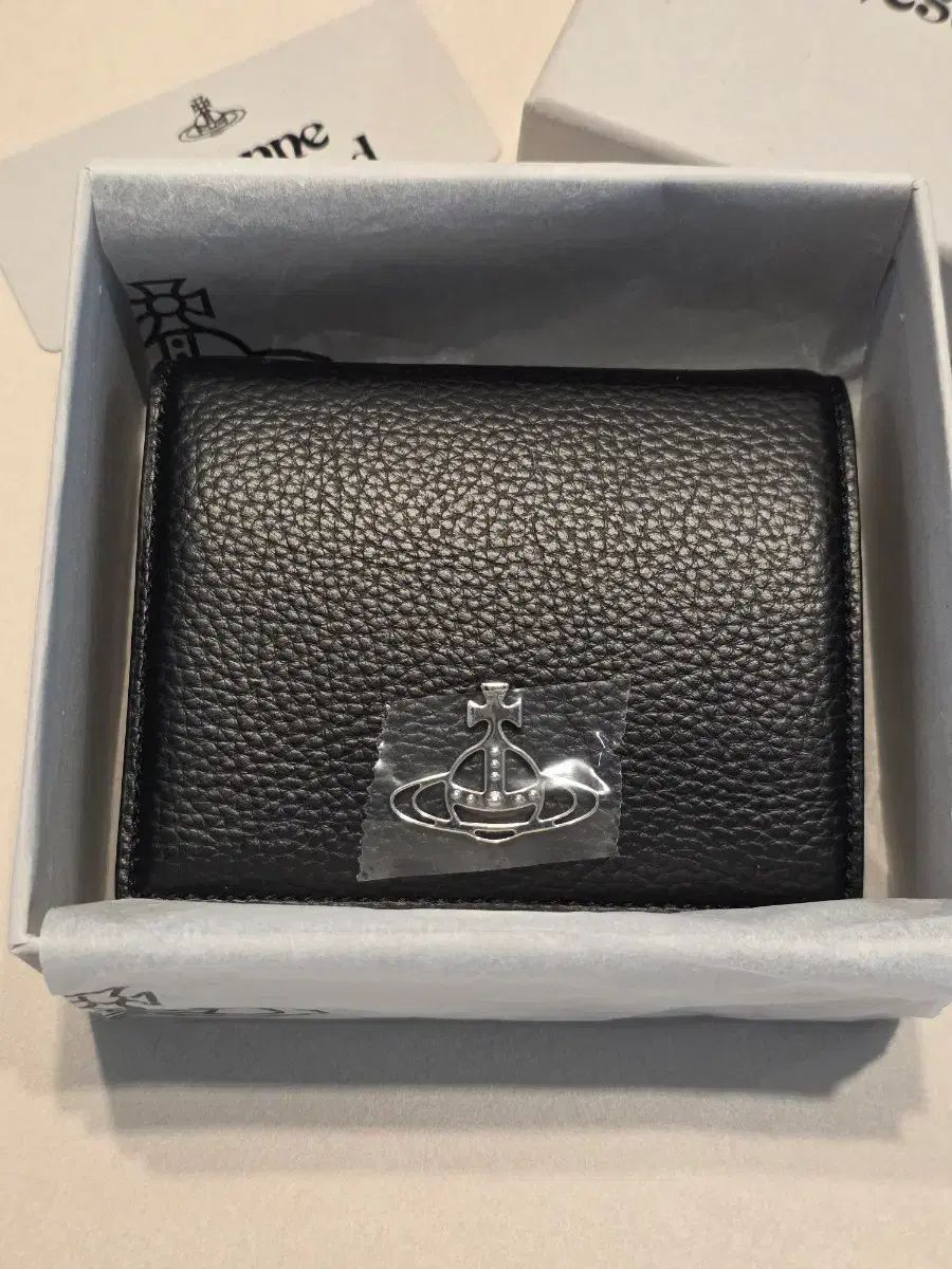 Vivienne Westwood ヴィヴィアン・ウエストウッド ブラック 二つ折り財布 新品