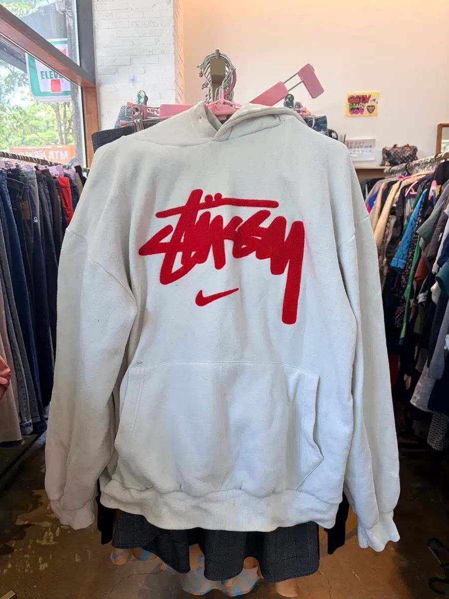 STUSSY × NIKE 白 フーディー
