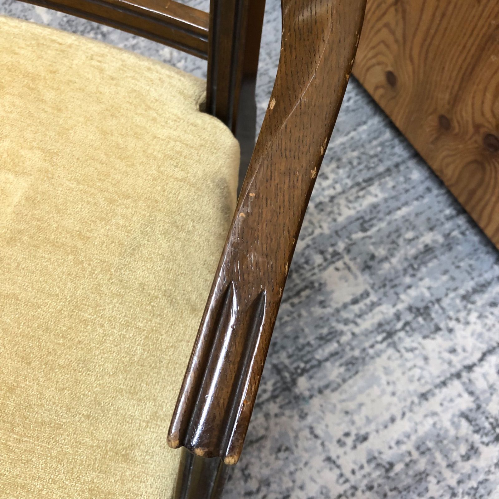 □2【値下げ交渉可能】KARIMOKU カリモク 肘掛け付きダイニングチェア 