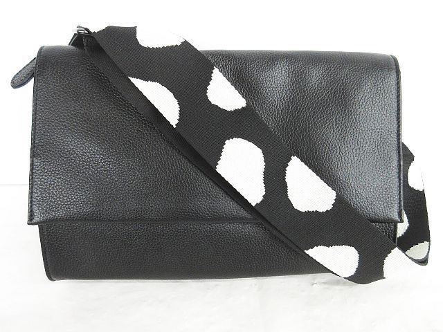 美品 ear イアパピヨネ ボディバッグ ワイドテープショルダーバッグ ダルメシアン柄 ブラック 黒 LF0002-0514-55