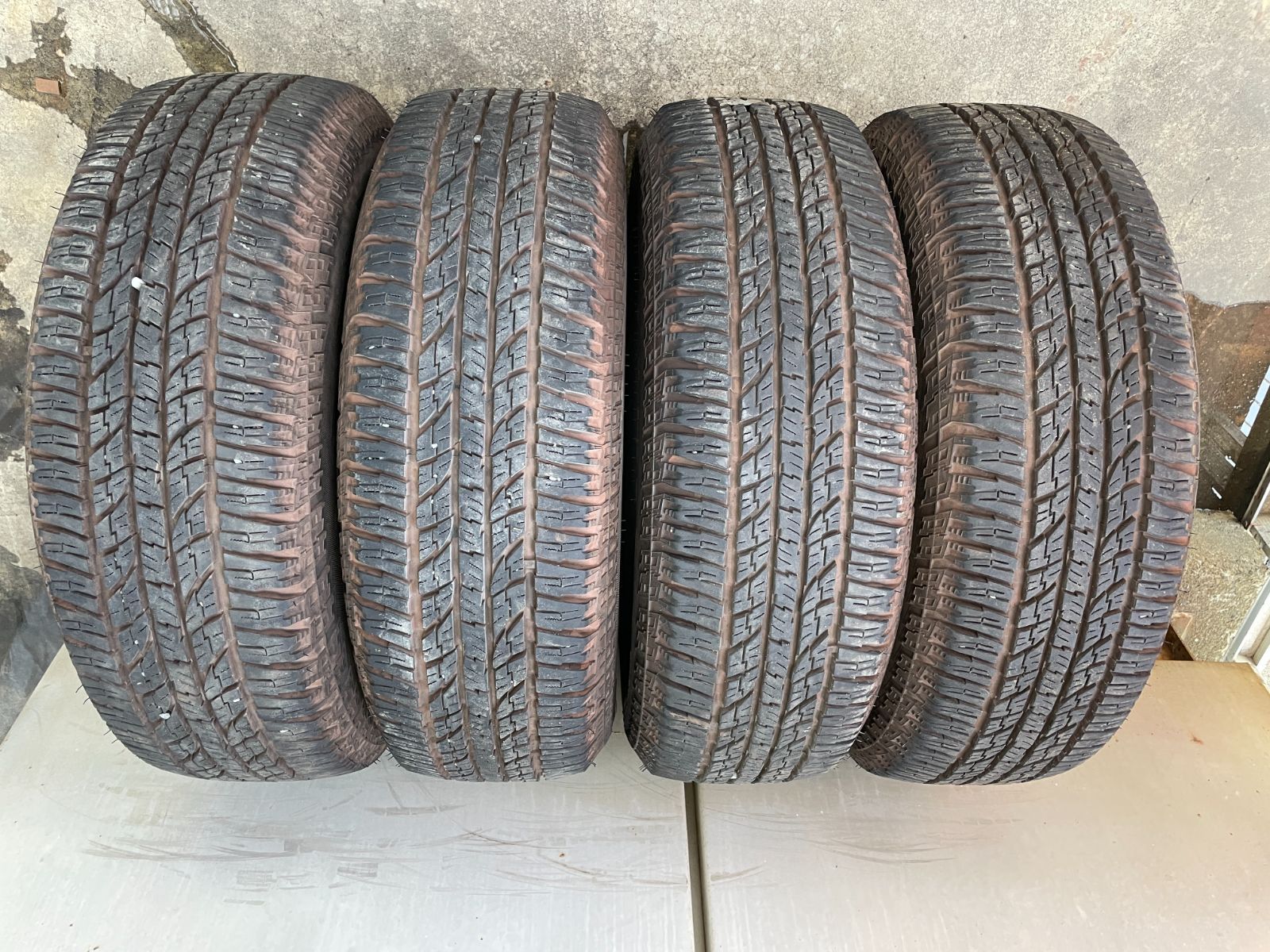 【2本セット・4本あります】YOKOHAMA GEOLANDAR A/T G015 215/70R16 2023年製 2本セット バリ山中古品 菅130