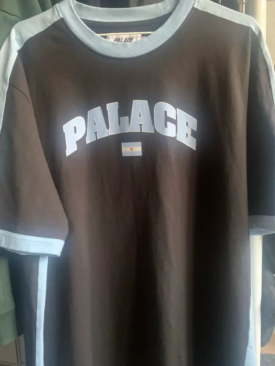 パレス PALACE フラグ 半袖T - 24SS XL