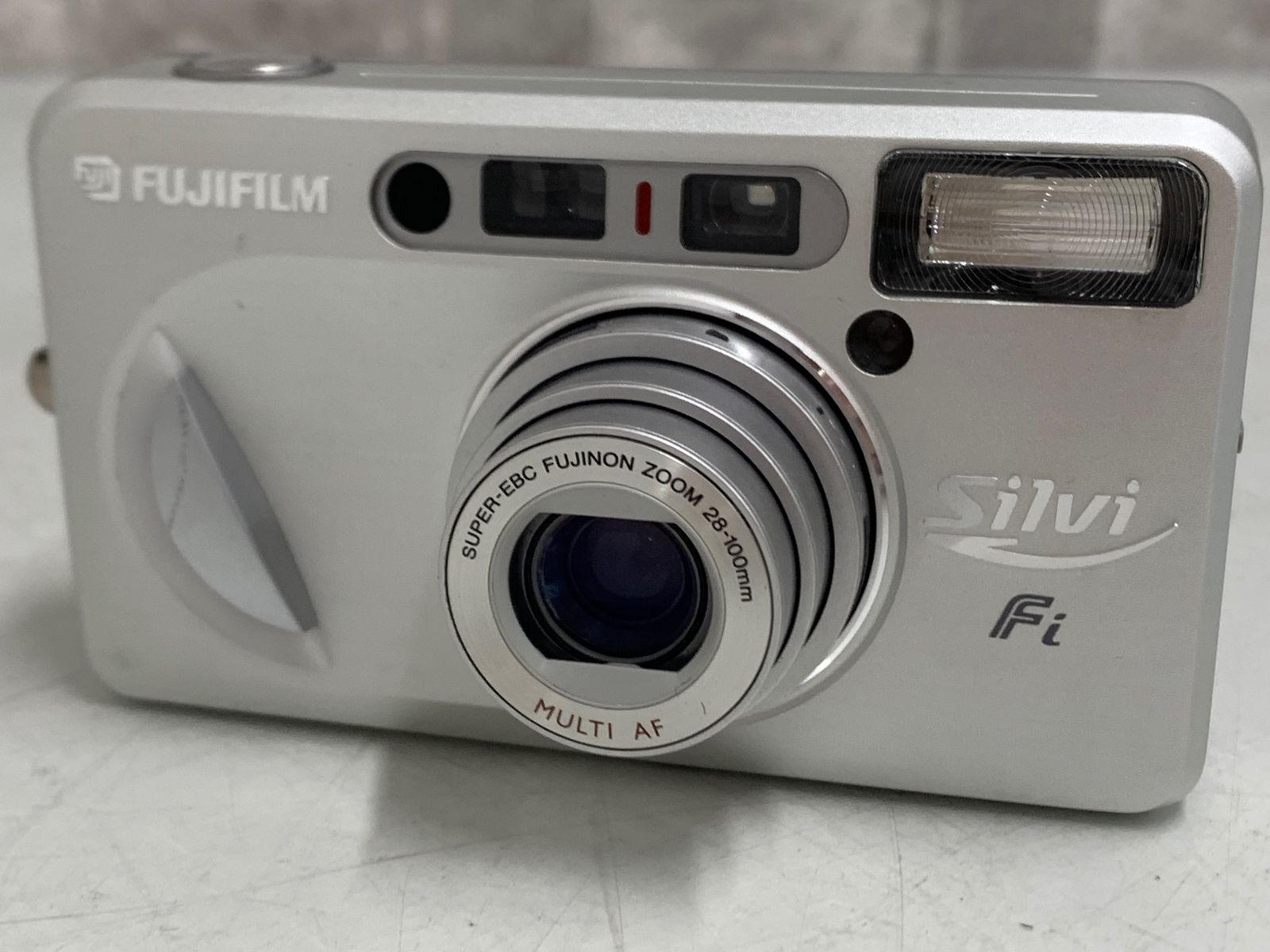 FUJIFILM コンパクトフィルムカメラ Silvi Fi シルバー - メルカリ