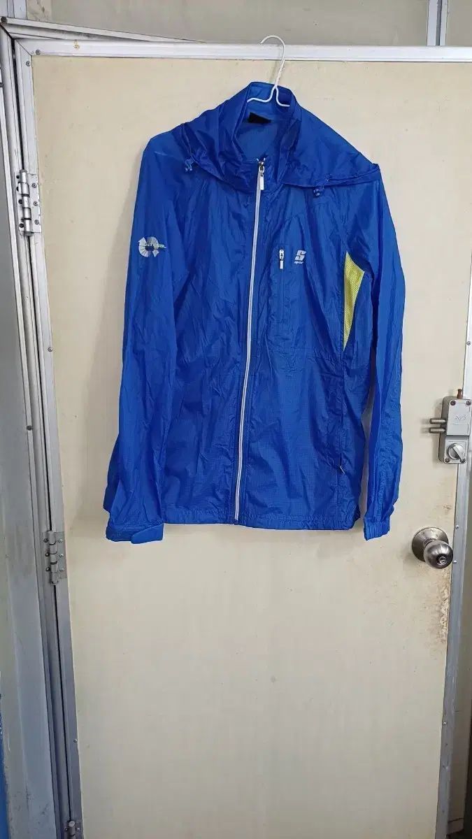 エスエヌジー メンズ ウィンドブレーカー 新品 105 サイズ