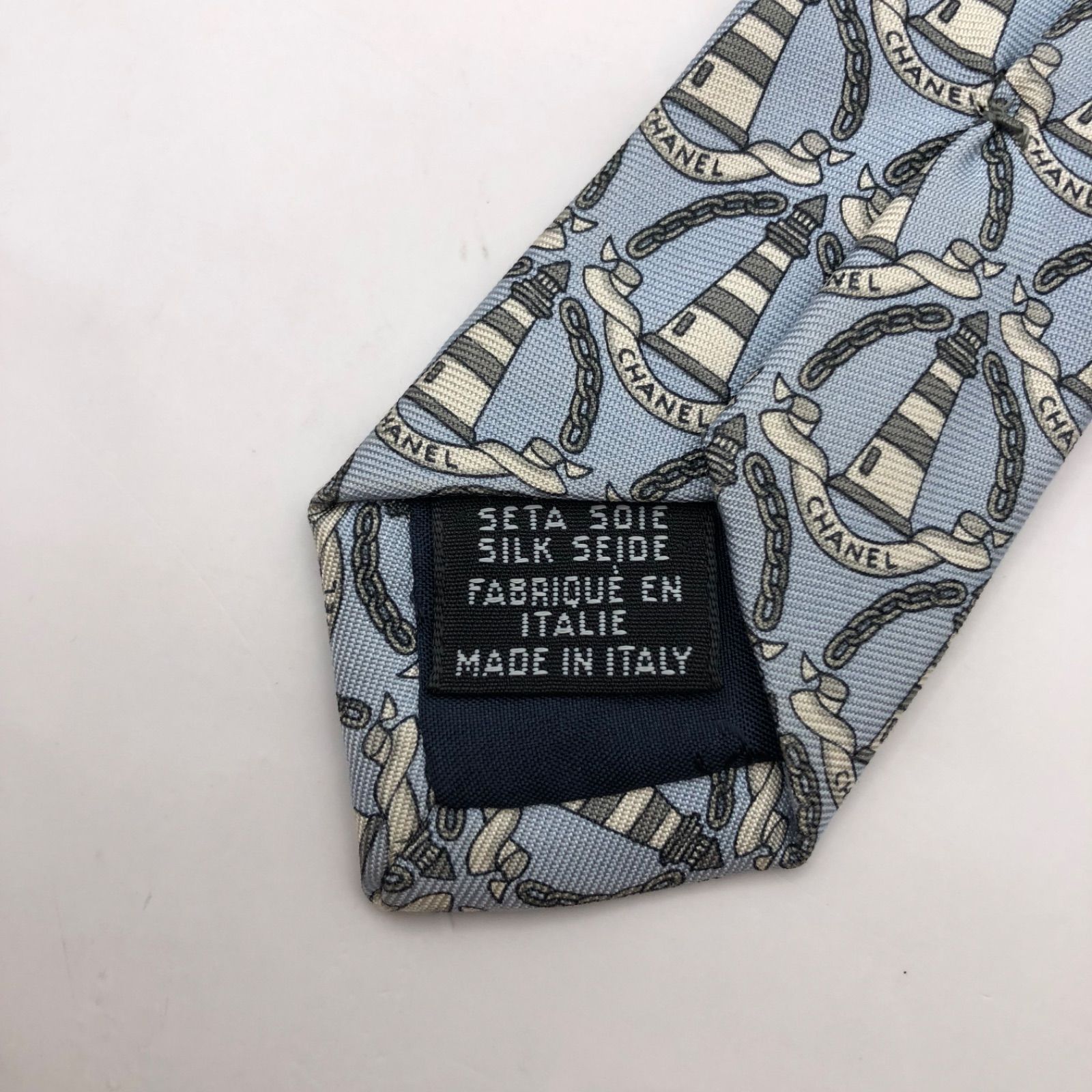CHANEL シャネル ネクタイ 水色 青 白 総柄 灯台 鎖模様 ハイブランド メンズ CHANEL シャネル ネクタイ 水色 青 白 総柄 灯台 鎖模様 ハイ