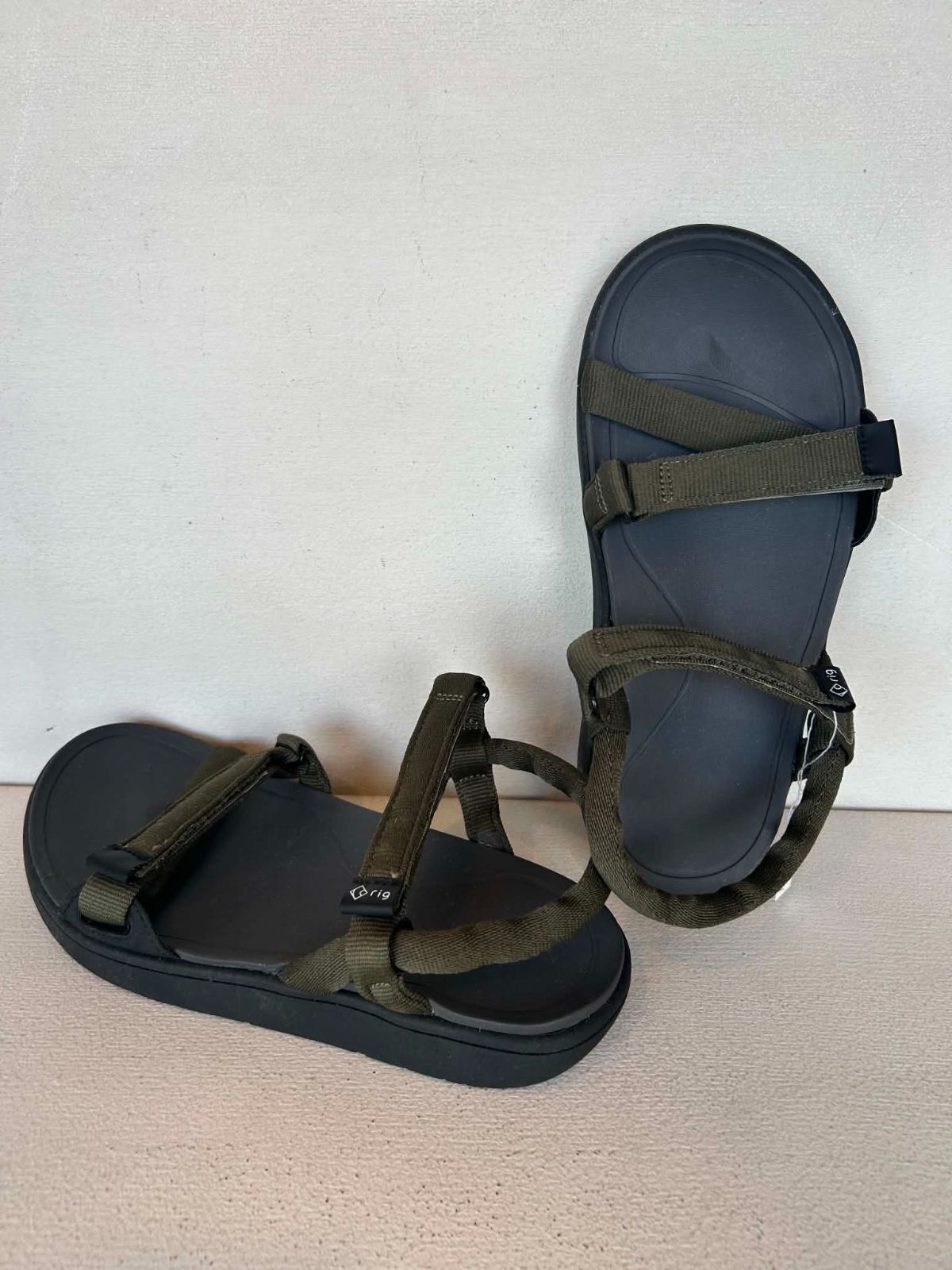 rig リグ Tetiva ユニセックス リカバリーサンダル Khaki US8（26cm
