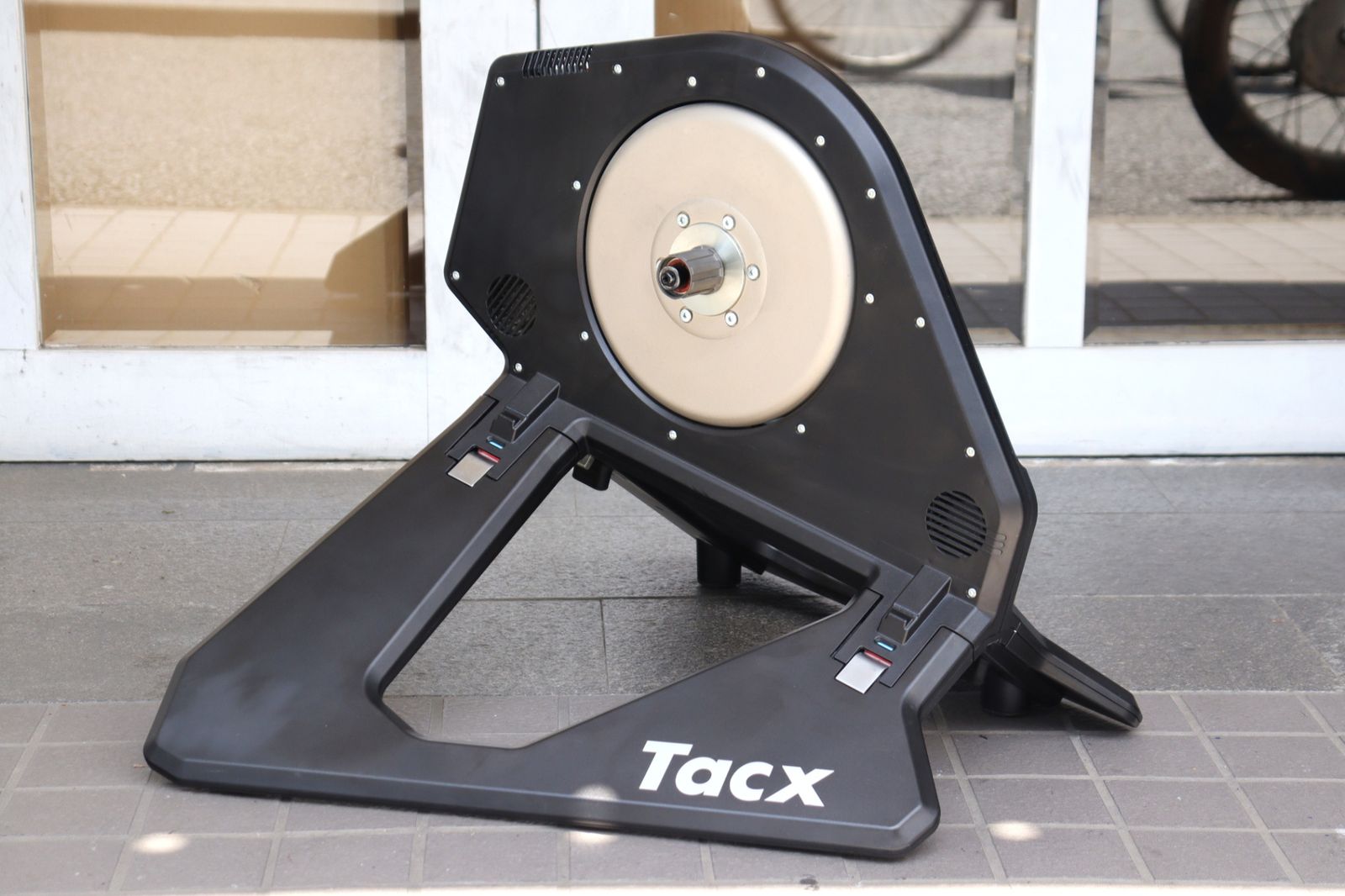 タックス TACX ネオスマート NEO SMART T2800 ダイレクトドライブ スマートトレーナー ローラー台 【横浜店】