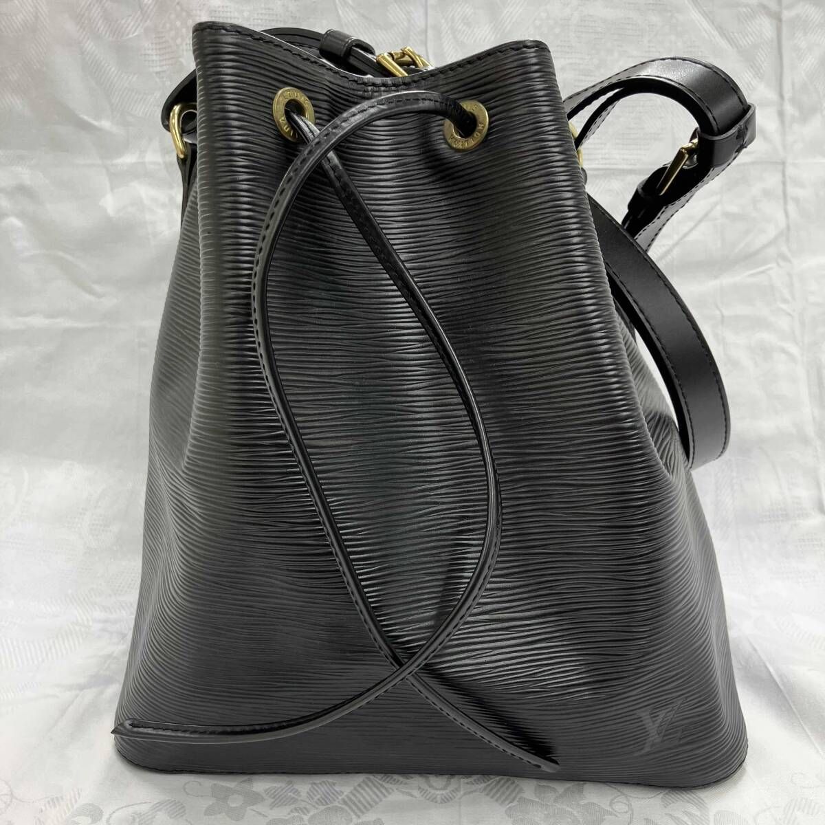 LOUIS VUITTON エピ AR0928 プチ ノエ ショルダーバッグ M59012 ルイヴィトン