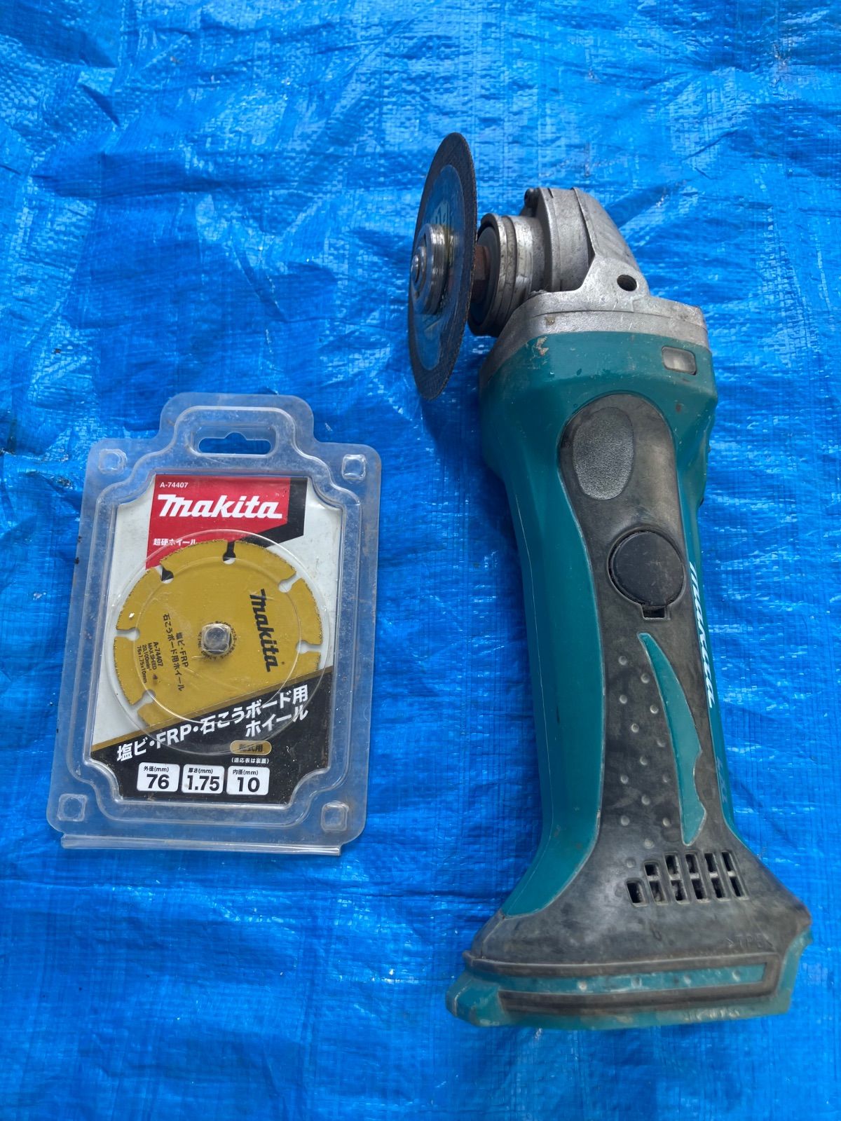 マキタ 18V 100mm 充電式ディスクグラインダ GA402D 中古　バッテリー無し