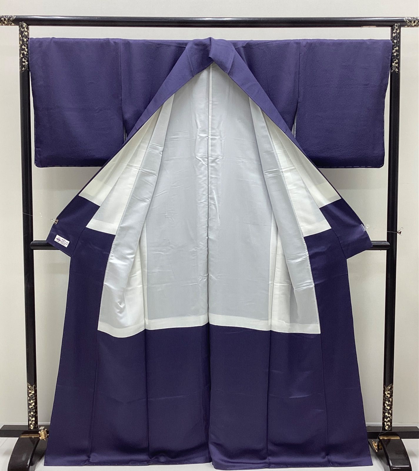 中古品　未使用　袷着物　色無地　深紫色　やまと　縫い紋　正絹　裄67　 R813