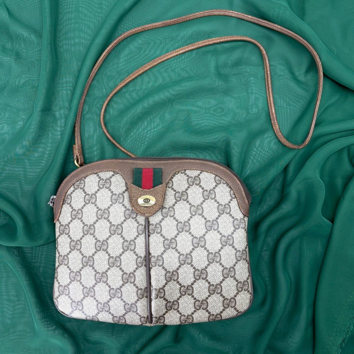 【小さく纏う余韻】　GUCCI　ショルダーバッグ シェリーライン インターロッキング GGスプリーム クロスボディ オールドグッチ　ブラウン