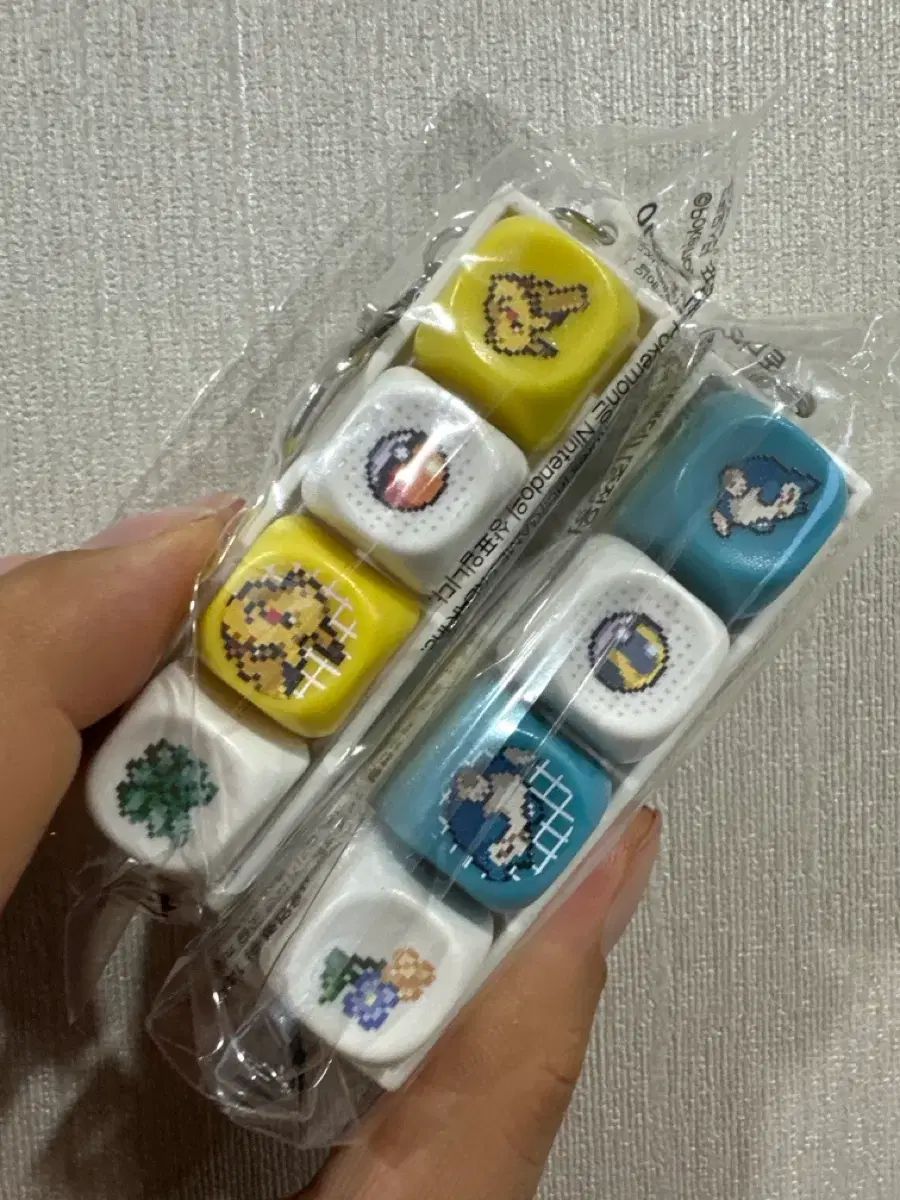 オリーブヤング トニーモリー ポケットモンスター キーキャップキーリング 2 種 ピカチュウ ジャンマンボ