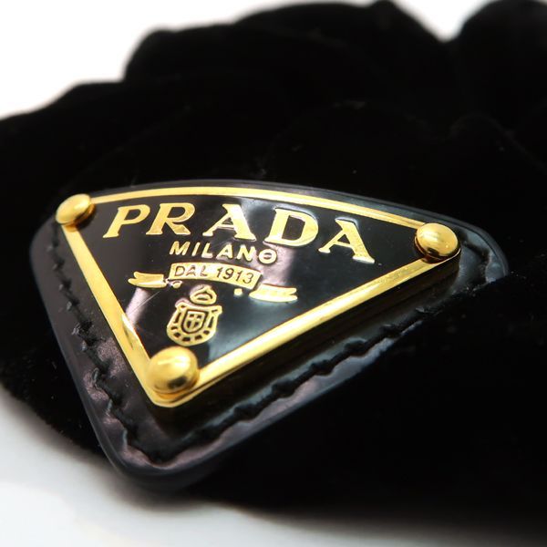 PRADA シュシュ ベルベット 1F015 トライアングルロゴ 三角プレート 黒