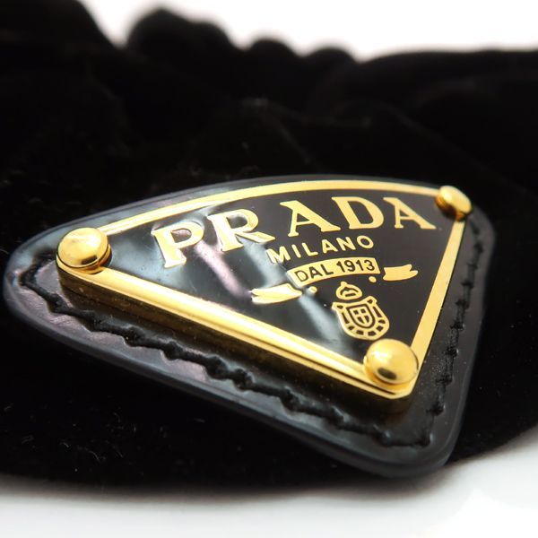 PRADA シュシュ ベルベット 1F015 トライアングルロゴ 三角プレート 黒
