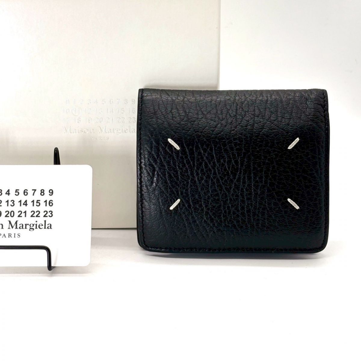 【余白に宿る意思】　Maison Margiela　二つ折り財布 4ステッチ カレンダー シボ革 レザー 付属品完備　ブラック