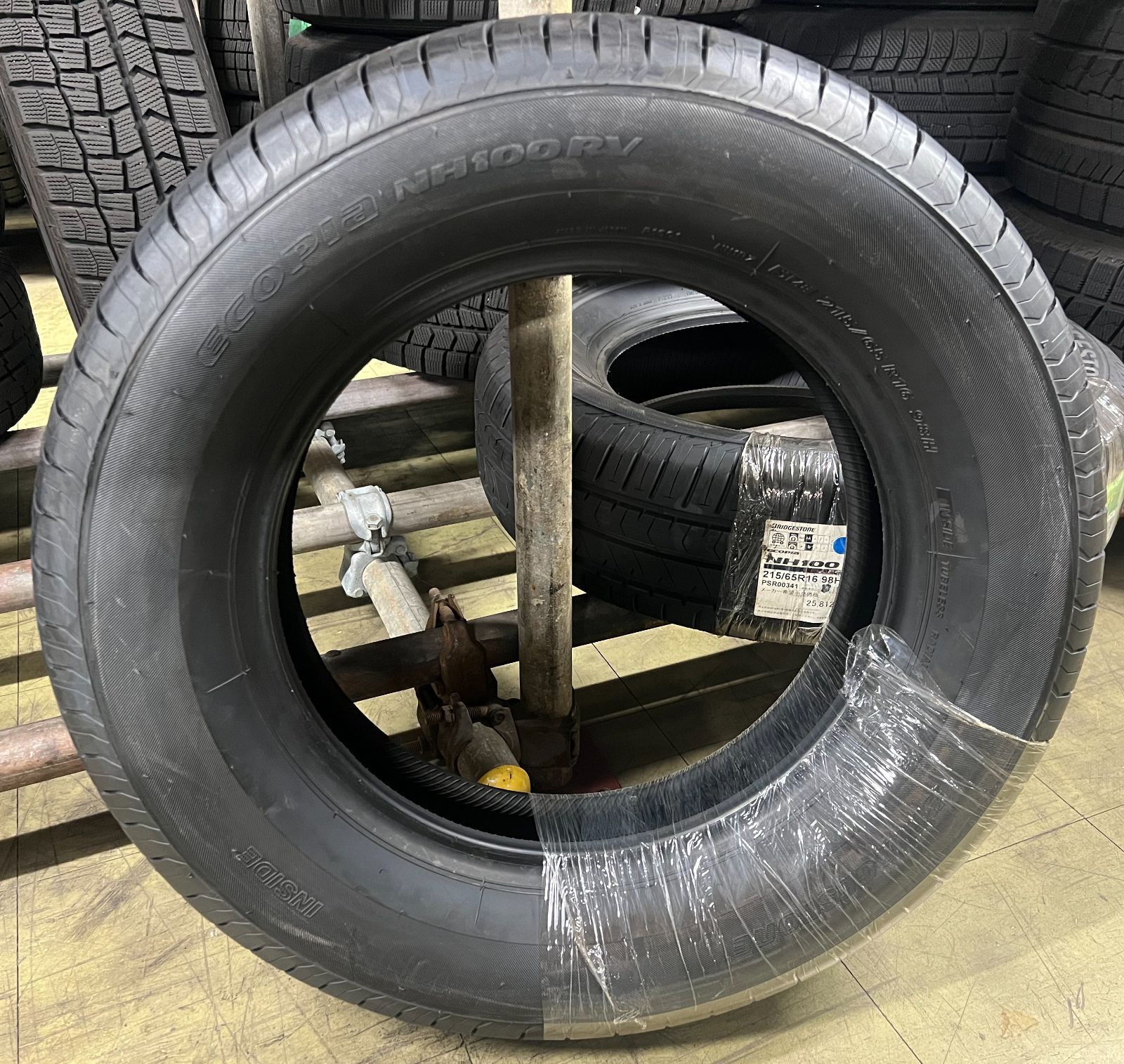 1本売り！【アウトレット】2018年製 215/65R16 98H ECOPlA NH100RV 