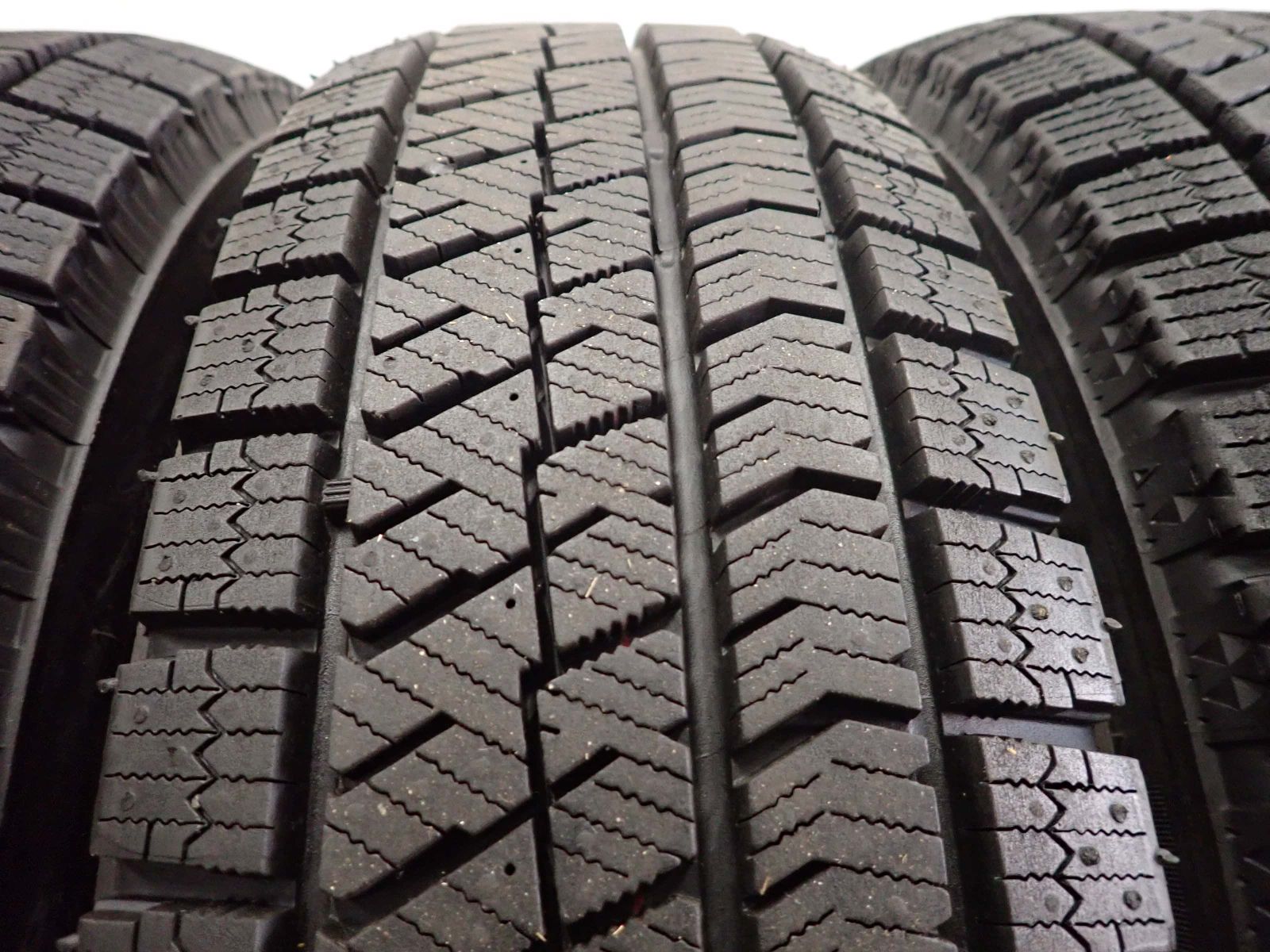 175 70 14 ブリヂストン　VRX2　ヴィッツ シエンタ フィット アクア 冬4本SET 会社宛 送料無料 175/70R14 84Q ブリヂストン ブリザック