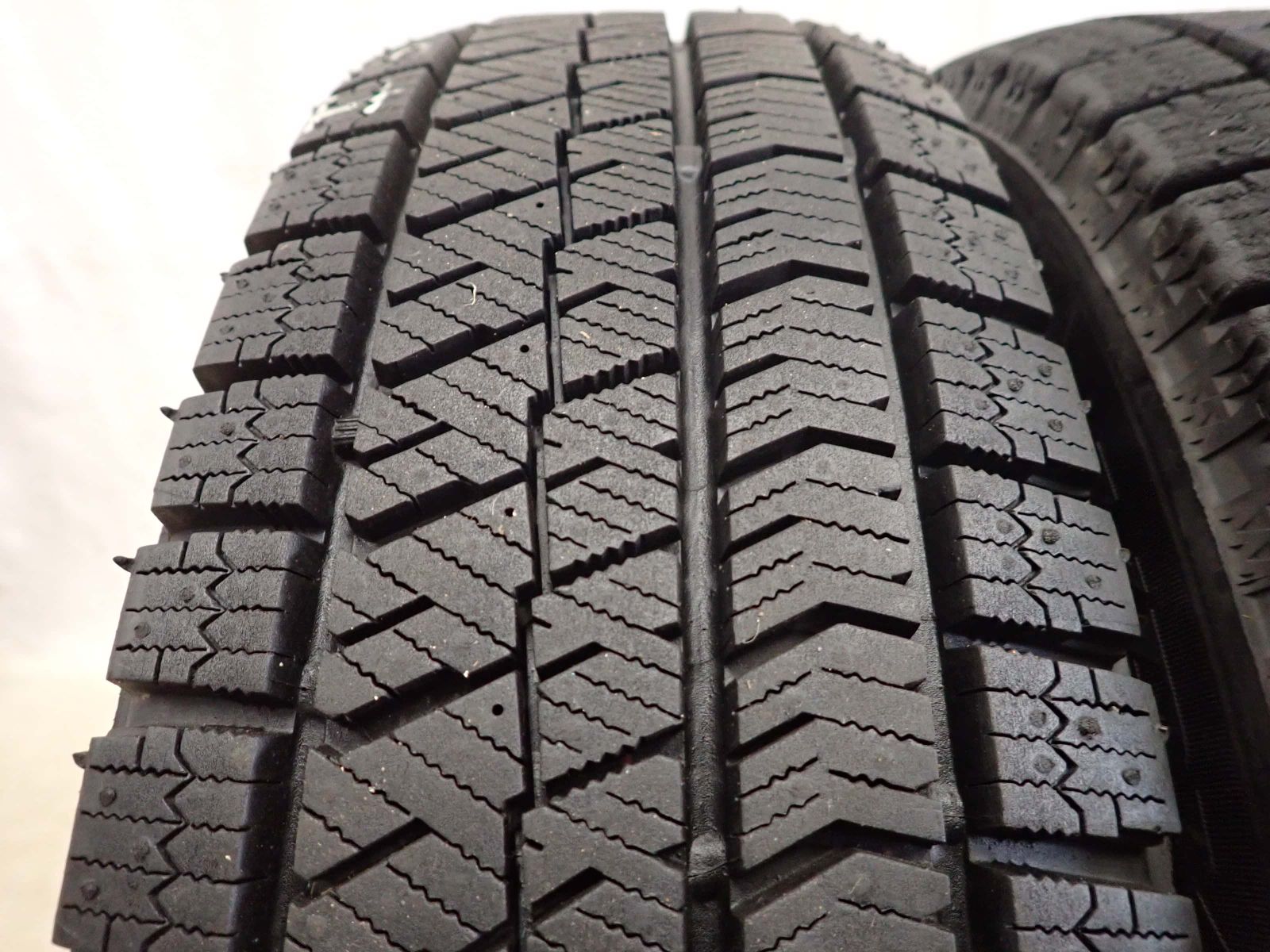 175 70 14 ブリヂストン　VRX2　ヴィッツ シエンタ フィット アクア 冬4本SET 会社宛 送料無料 175/70R14 84Q ブリヂストン ブリザック