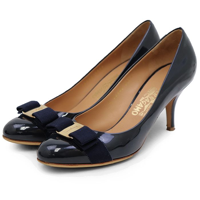 【SALE】Salvatore Ferragamo サルヴァトーレフェラガモ ヴァラ リボン パンプス サイズ 7 1/2 レディース エナメル レザー シューズ 靴 ネイビー 紺 イタリア製 14,256円