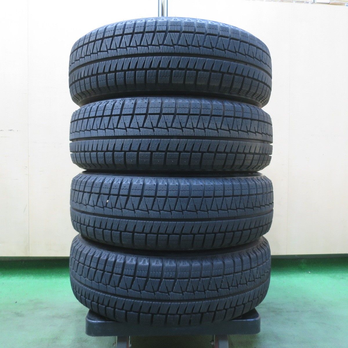バリ溝！キレイ！ほぼ10分☆スタッドレス 185/60R15 ブリヂストン 