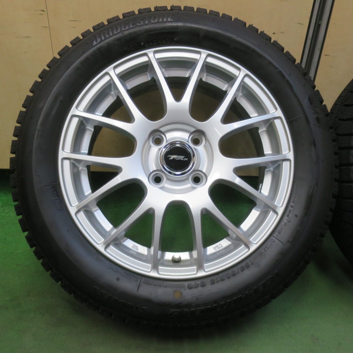 バリ溝！キレイ！ほぼ10分☆スタッドレス 185/60R15 ブリヂストン 