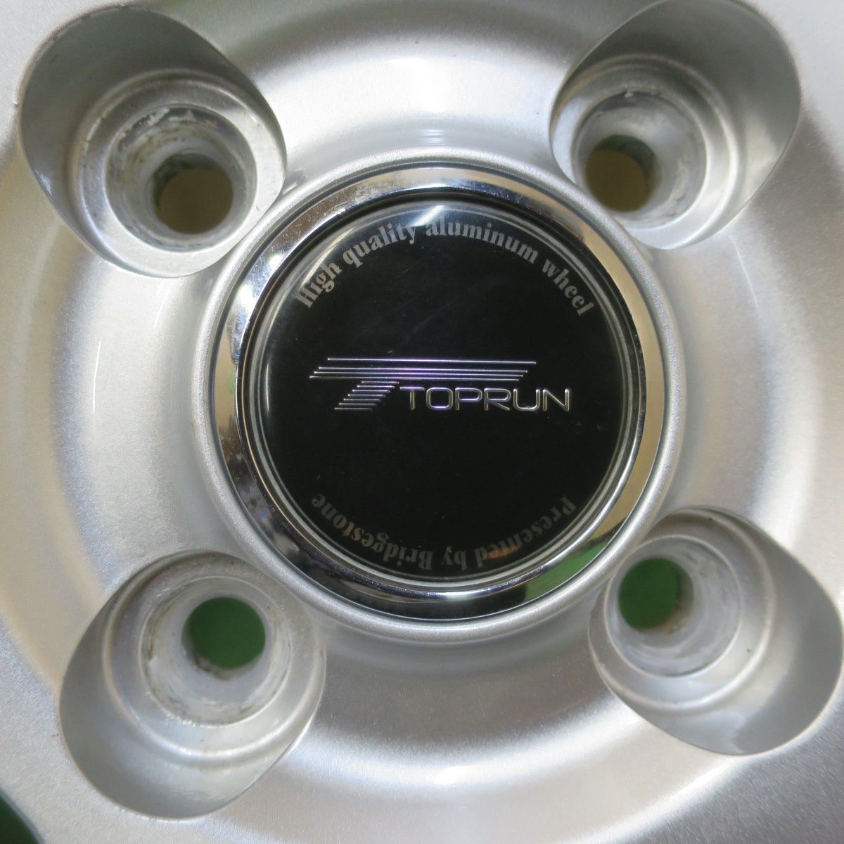 バリ溝！キレイ！ほぼ10分☆スタッドレス 185/60R15 ブリヂストン 
