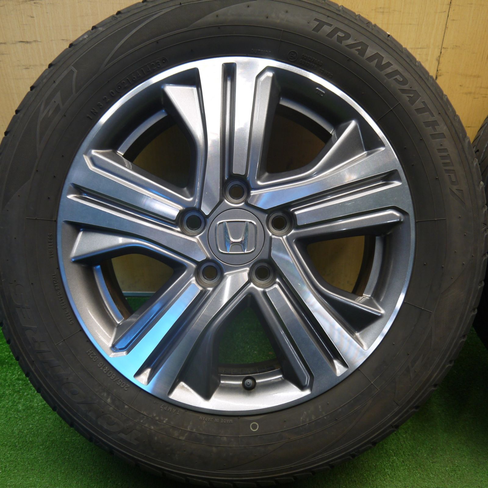 バリ溝！23年！9.5分☆ホンダ ステップワゴン スパーダ 純正 205/60R16 