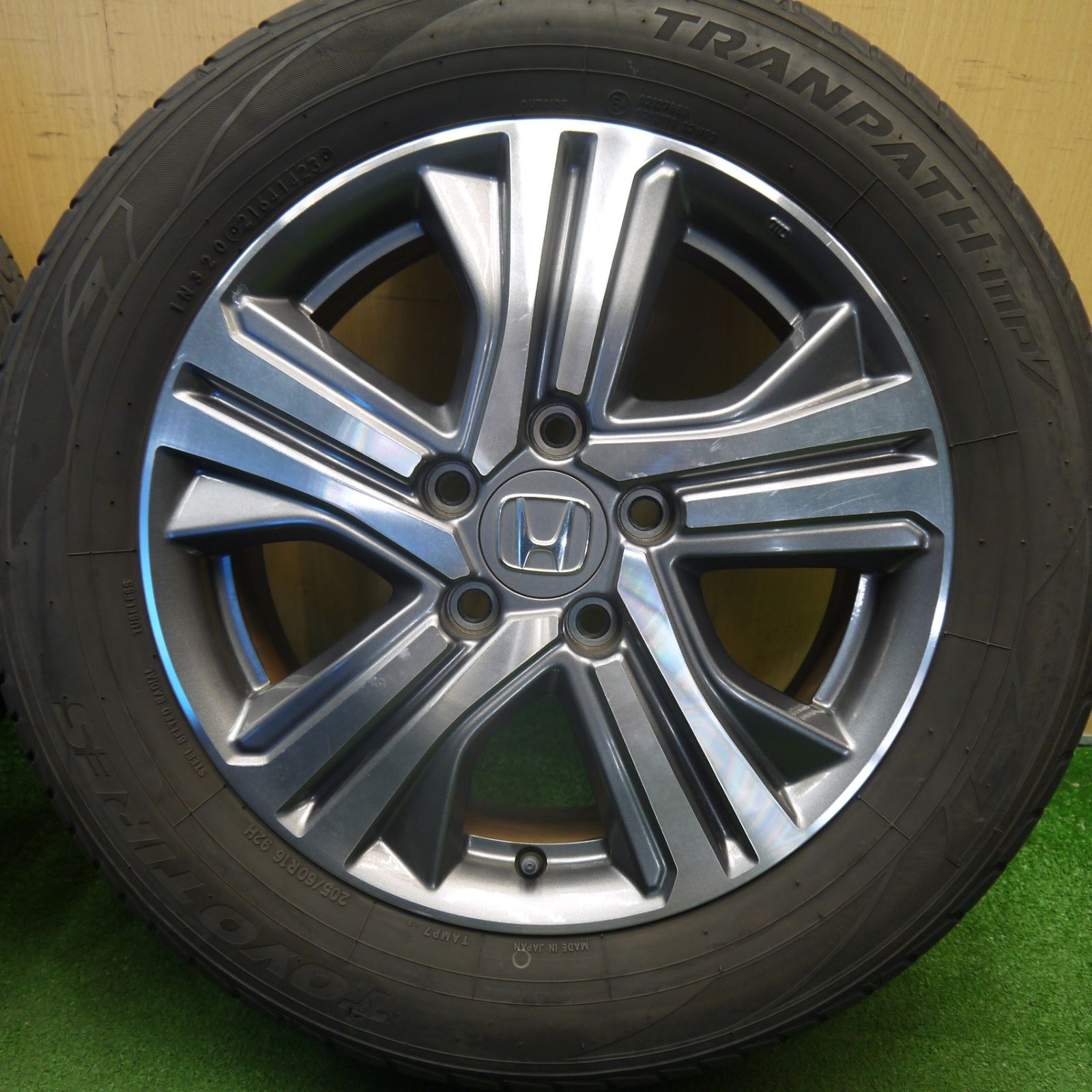 バリ溝！23年！9.5分☆ホンダ ステップワゴン スパーダ 純正 205/60R16 