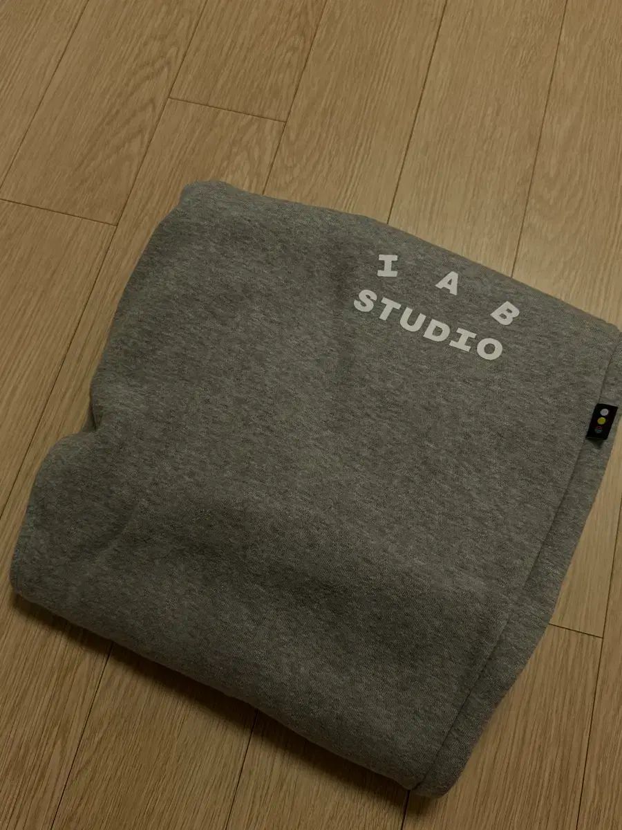 IAB Studio アイエプスタジオ スウェットパンツ グレー
