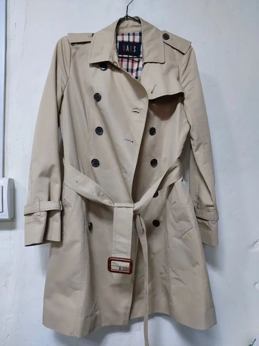 DAKS ベージュ トレンチコート レディース