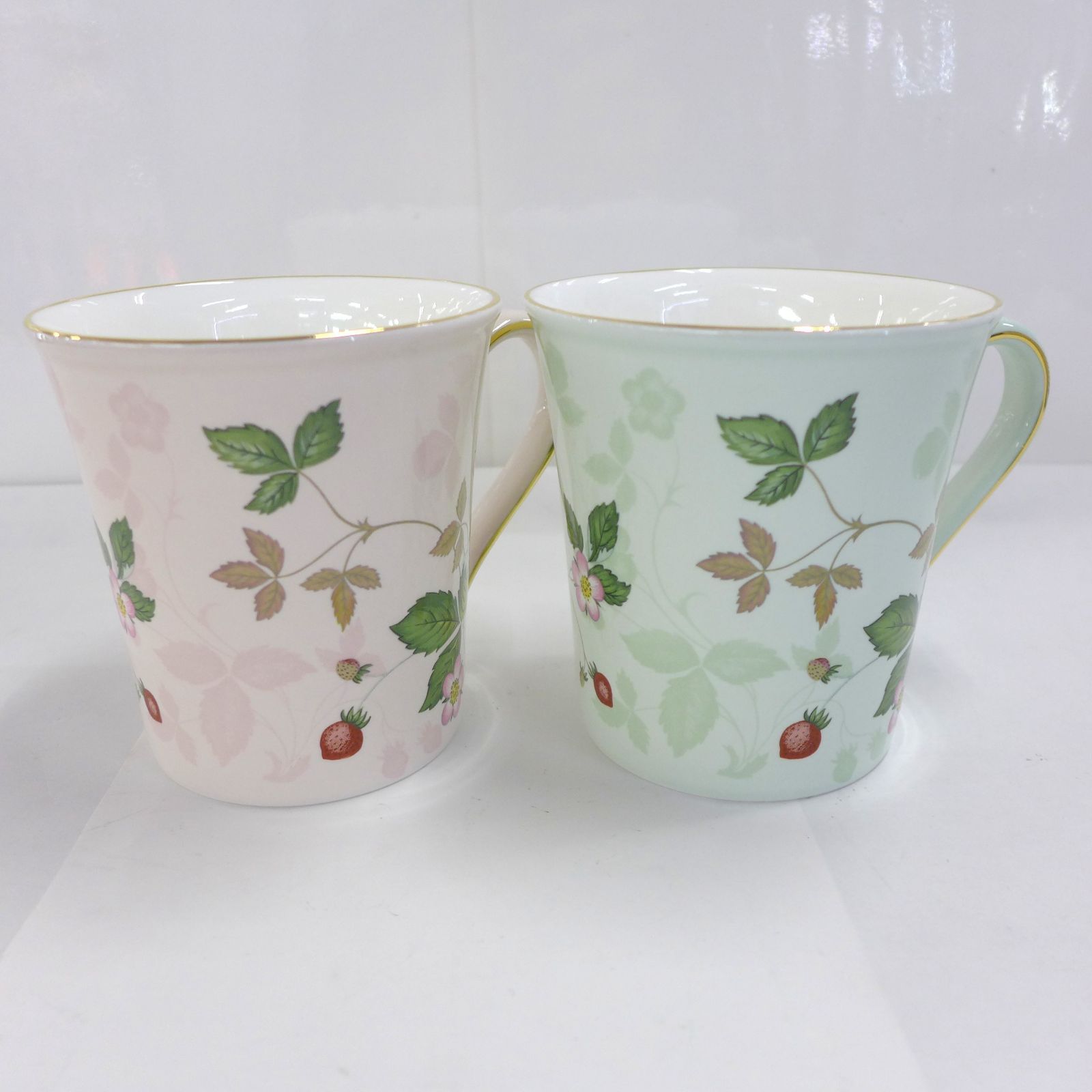WEDGWOOD ウェッジウッド ワイルドストロベリー パステル ペアマグカップ①　公田店