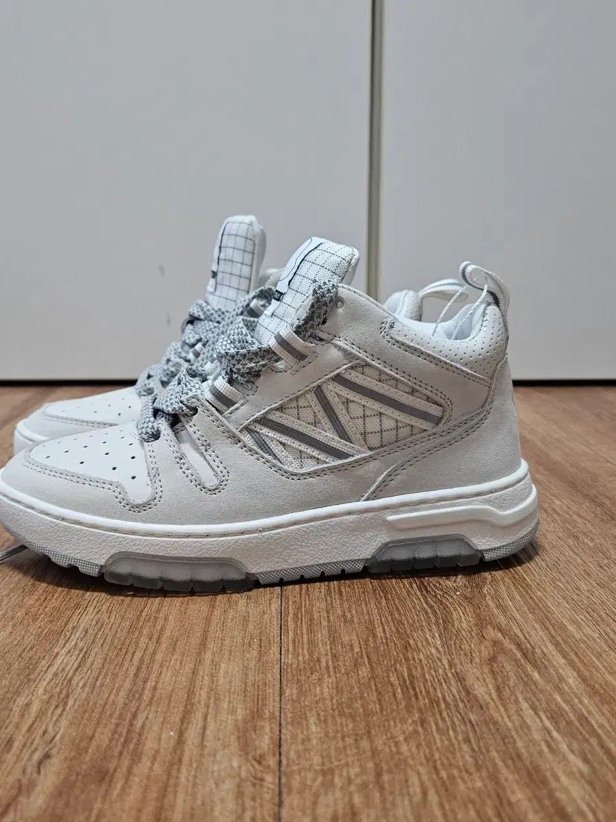 (新品) MONCLER(モンクレール) キッズ キー pivot 31 (190cm)
