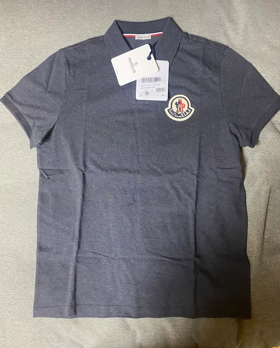 モンクレール BIGワッペン カラーTシャツ チャコール 新品