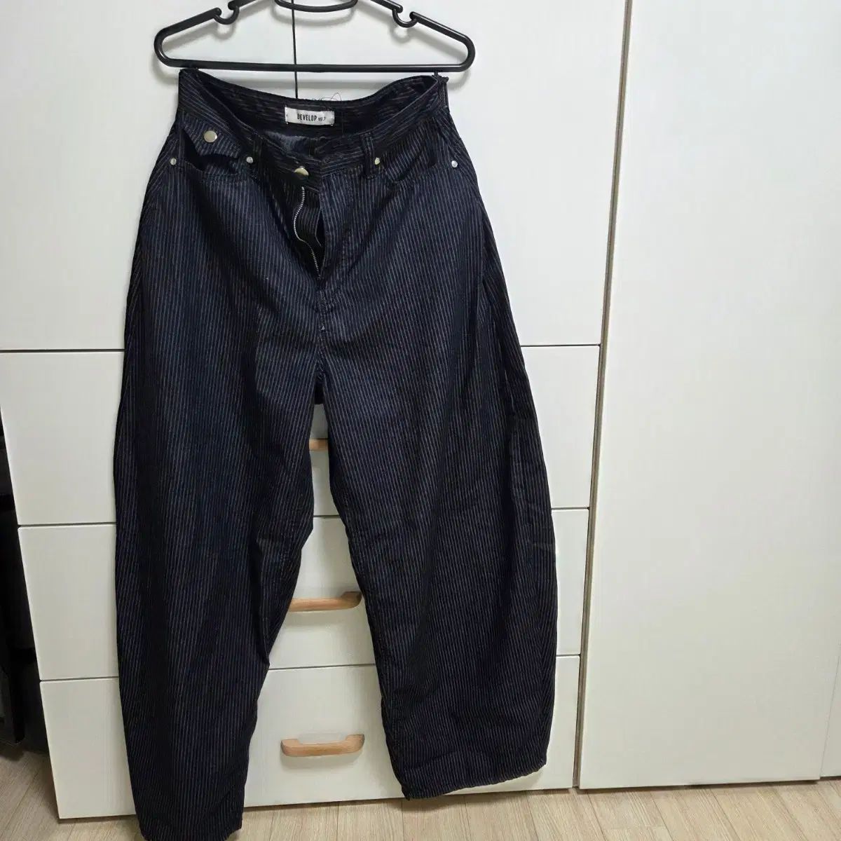 (新品) ネイビー ストライプ バルーンフィット ワイドパンツ S