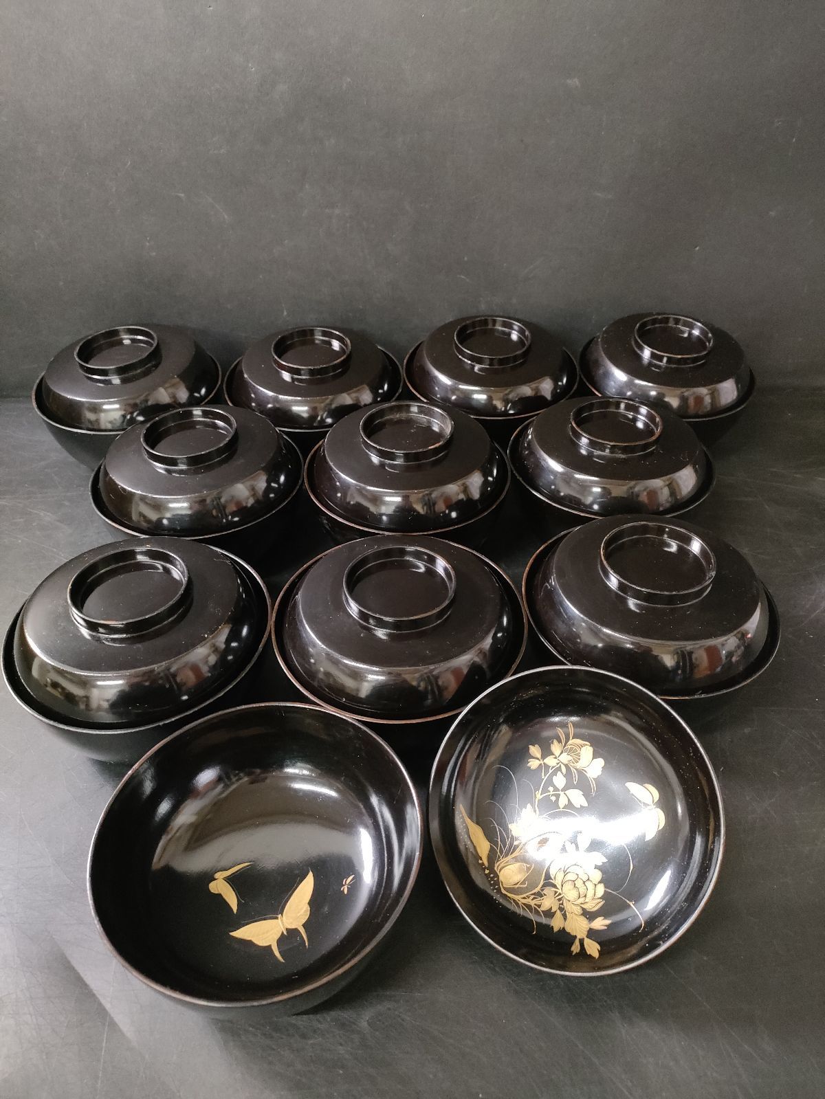 F19-06/木製漆器/牡丹に蝶金蒔絵 吸物蓋碗 11客/骨董/漆塗/漆器/吸物椀/煮物椀/蓋茶碗/蓋碗/蓋物/懐石料理/懐石道具