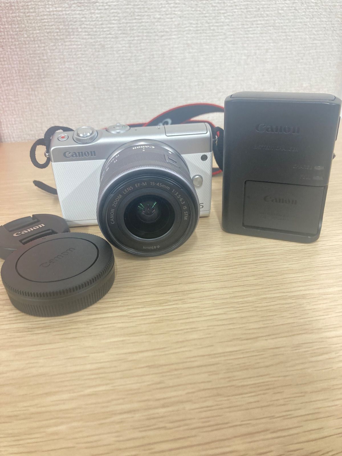 ＃ 通電動作確認済み ミラーレス一眼カメラ EOS M100 ホワイト 【カメラ1】【40】