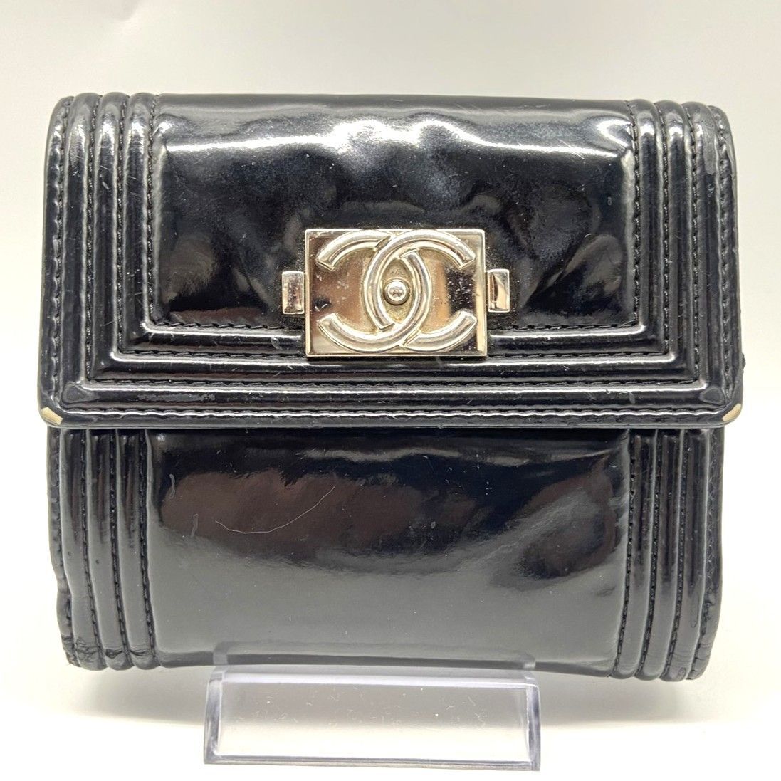 ★CHANEL シャネル パテントレザー 二つ折り財布 ココマーク シルバー金具 ブラック系 レディース 使用感あり 現状品★007771