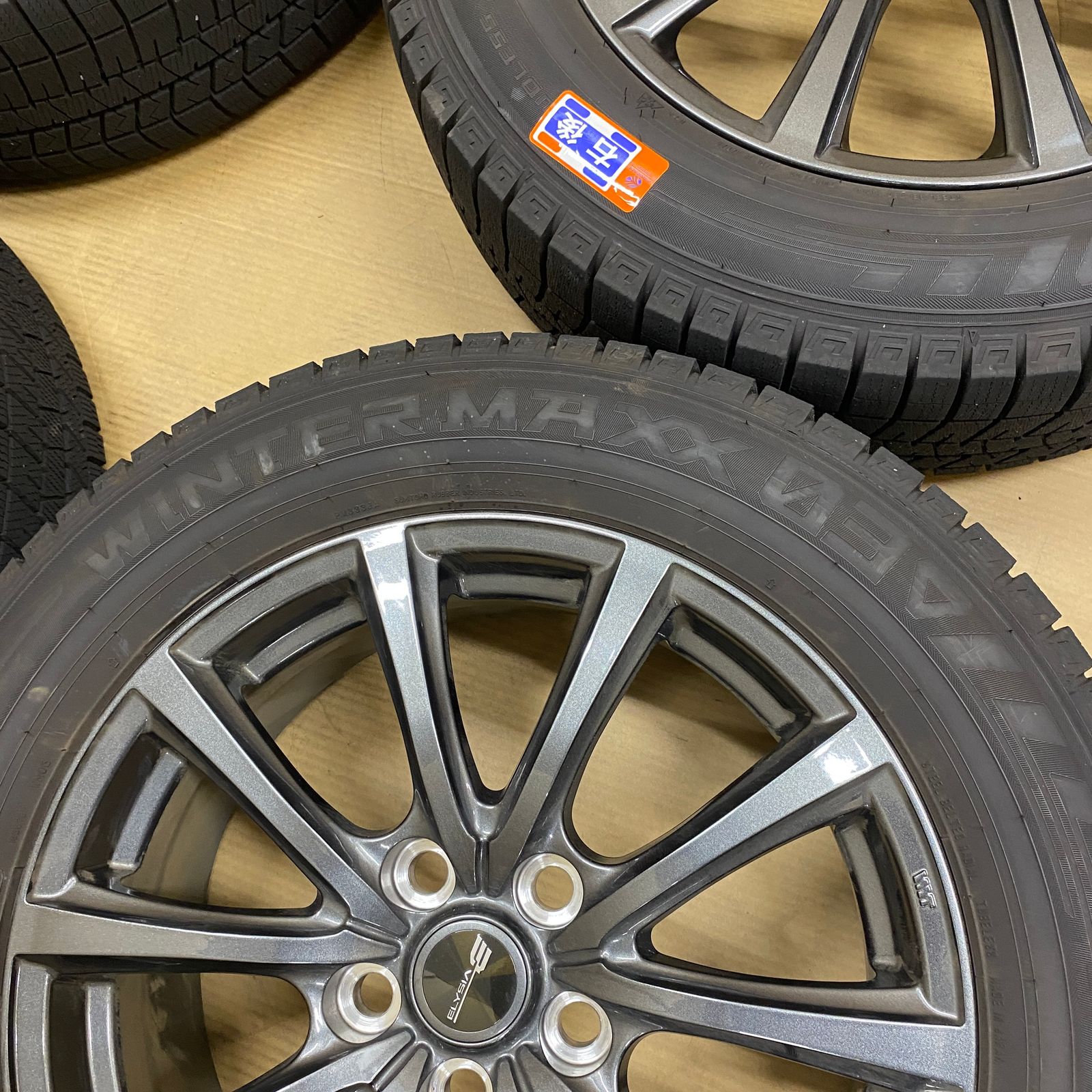 WEDS ELYSIA 18インチ 7J +39 5H/120 DUNLOP WINTER MAXX 03 225/60R18