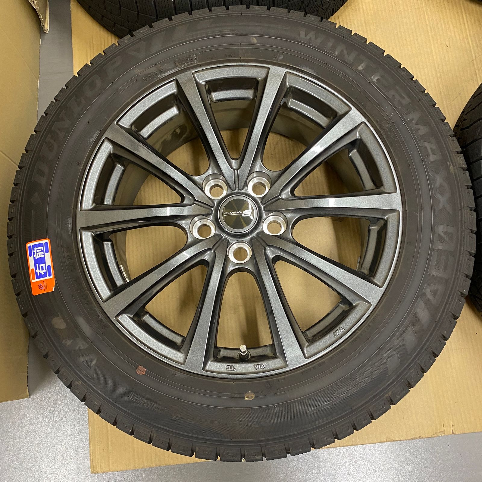 WEDS ELYSIA 18インチ 7J +39 5H/120 DUNLOP WINTER MAXX 03 225/60R18