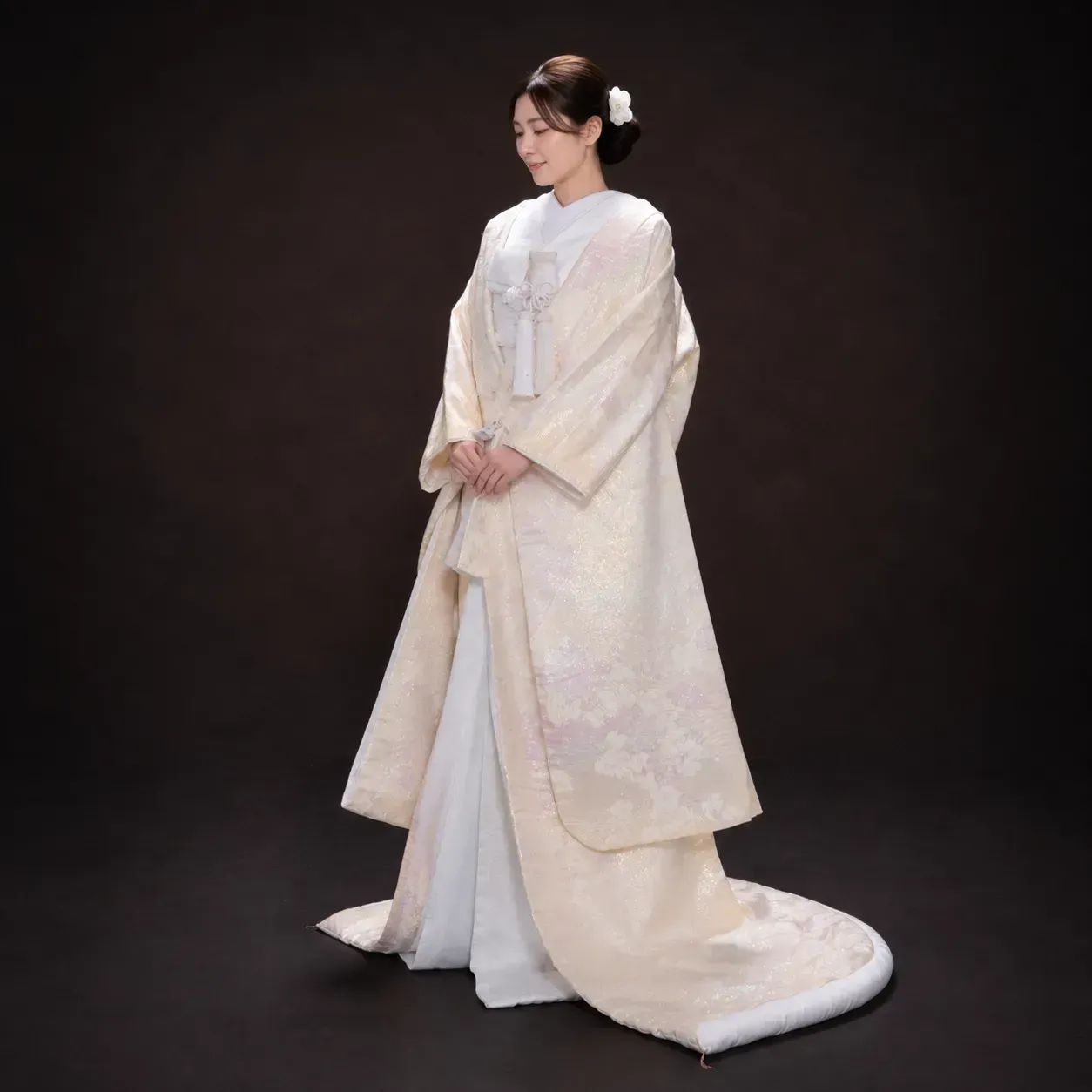 21 婚礼用 白無垢 オフホワイト 花嫁和装 打掛 花柄 ラメ入り 和装 前撮り フォトウェディング 結婚式