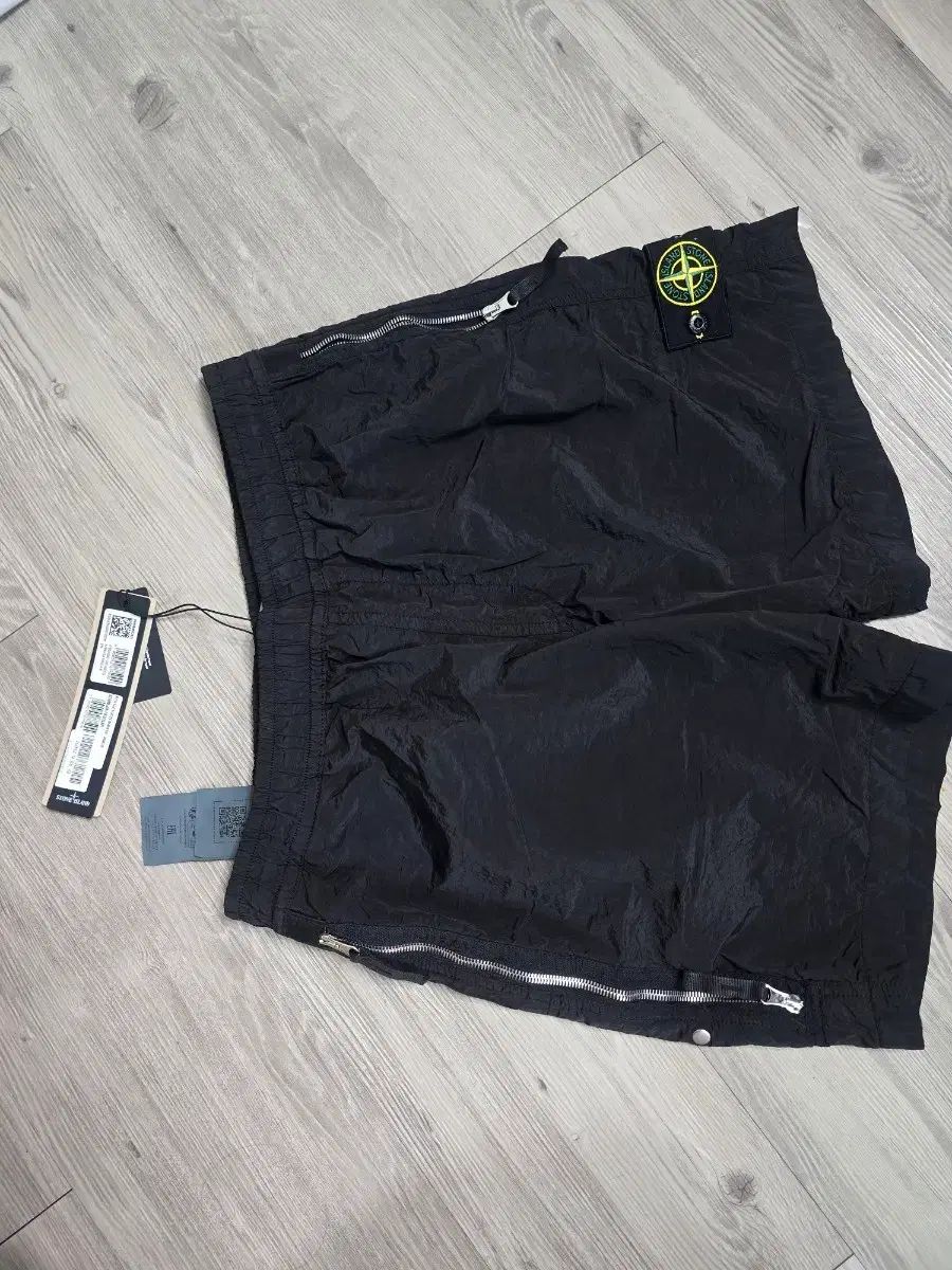 STONE ISLAND L100013 ナイロン メタル IN エコニール レギュラー フィット バミューダ ショ