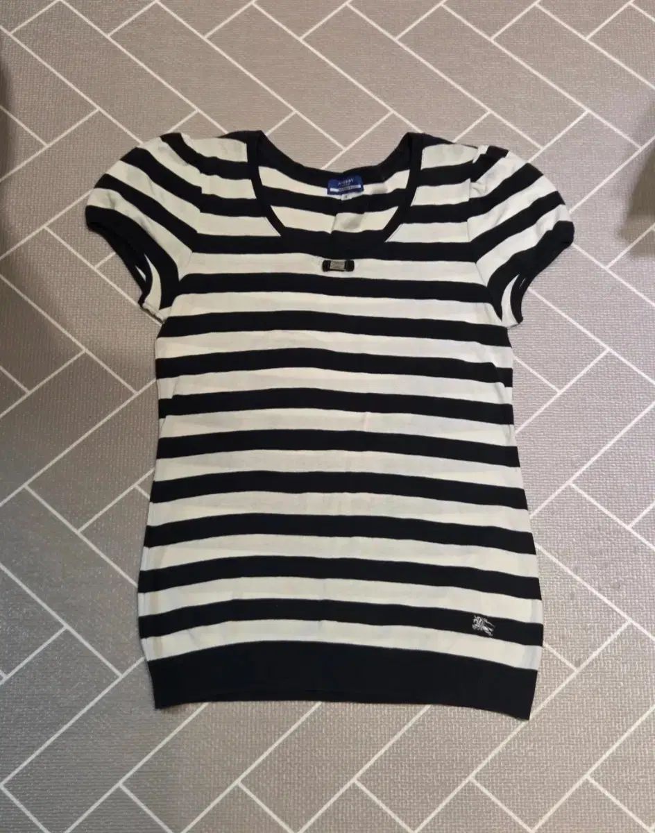 BURBERRY バーバリー ストライプ Uネック 半袖Tシャツ