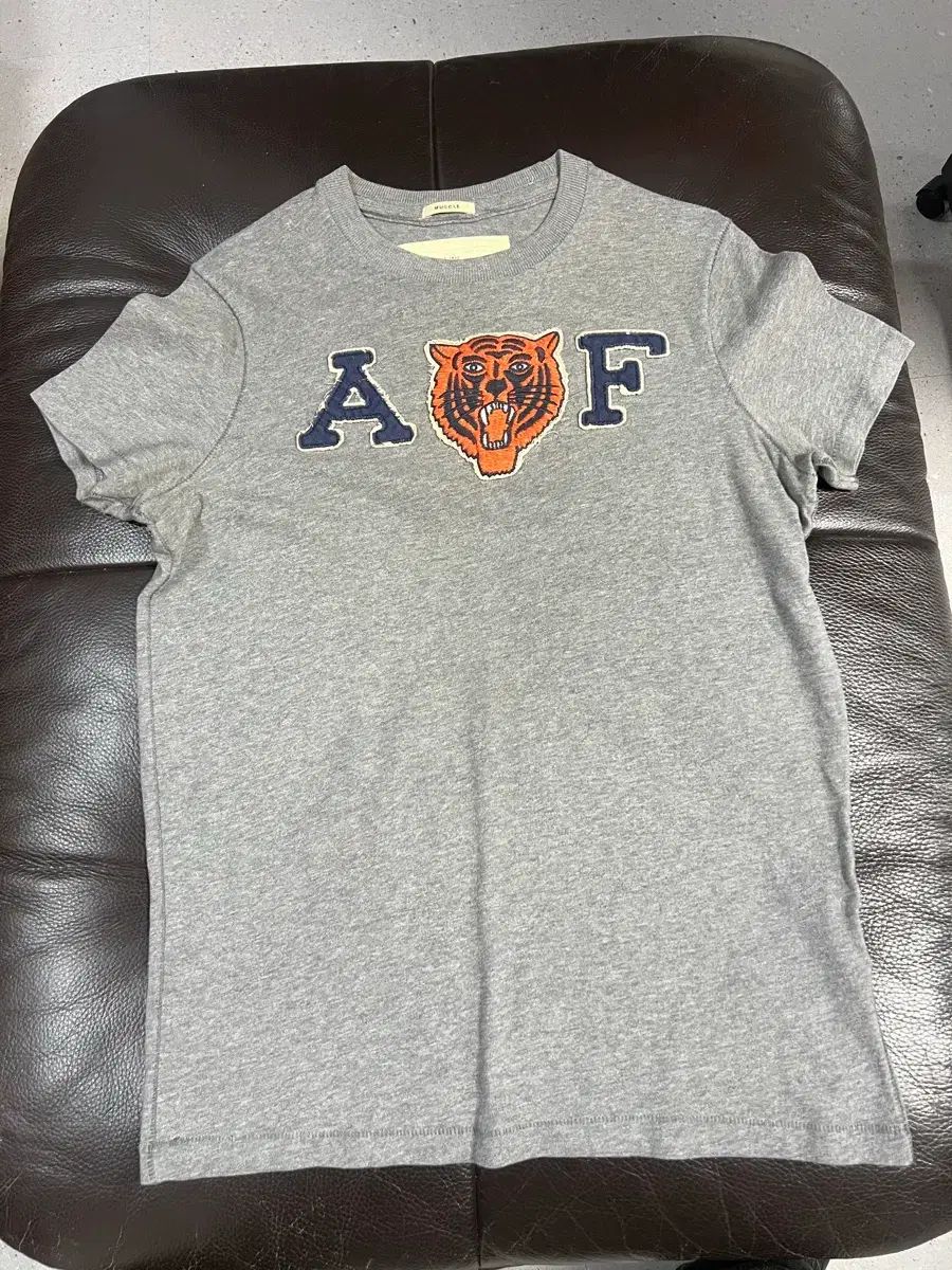 アバクロンビー A&F 虎 半袖T グレー